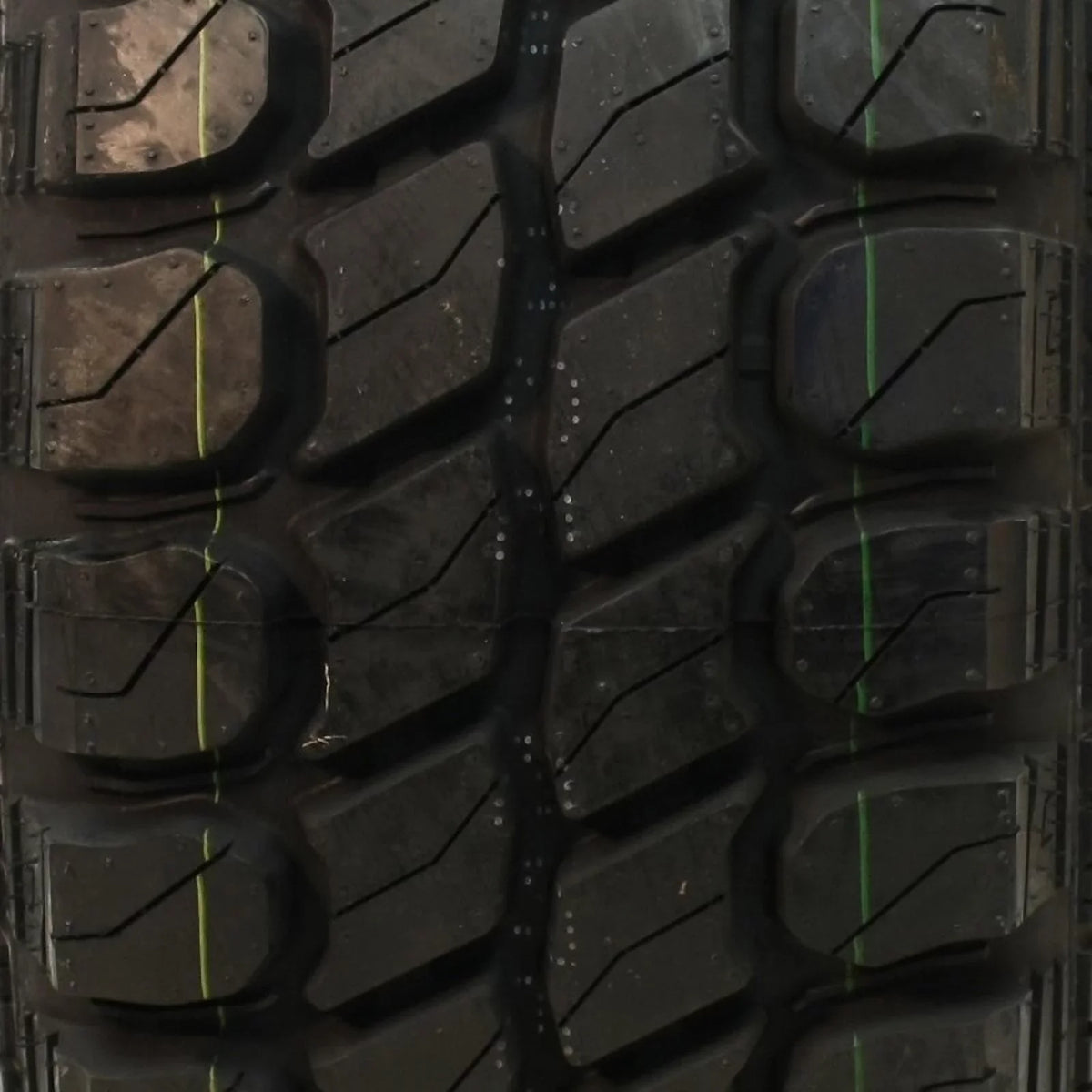 Gladiator - Mud Terrain .5R18 120Q  Light Truck Tire