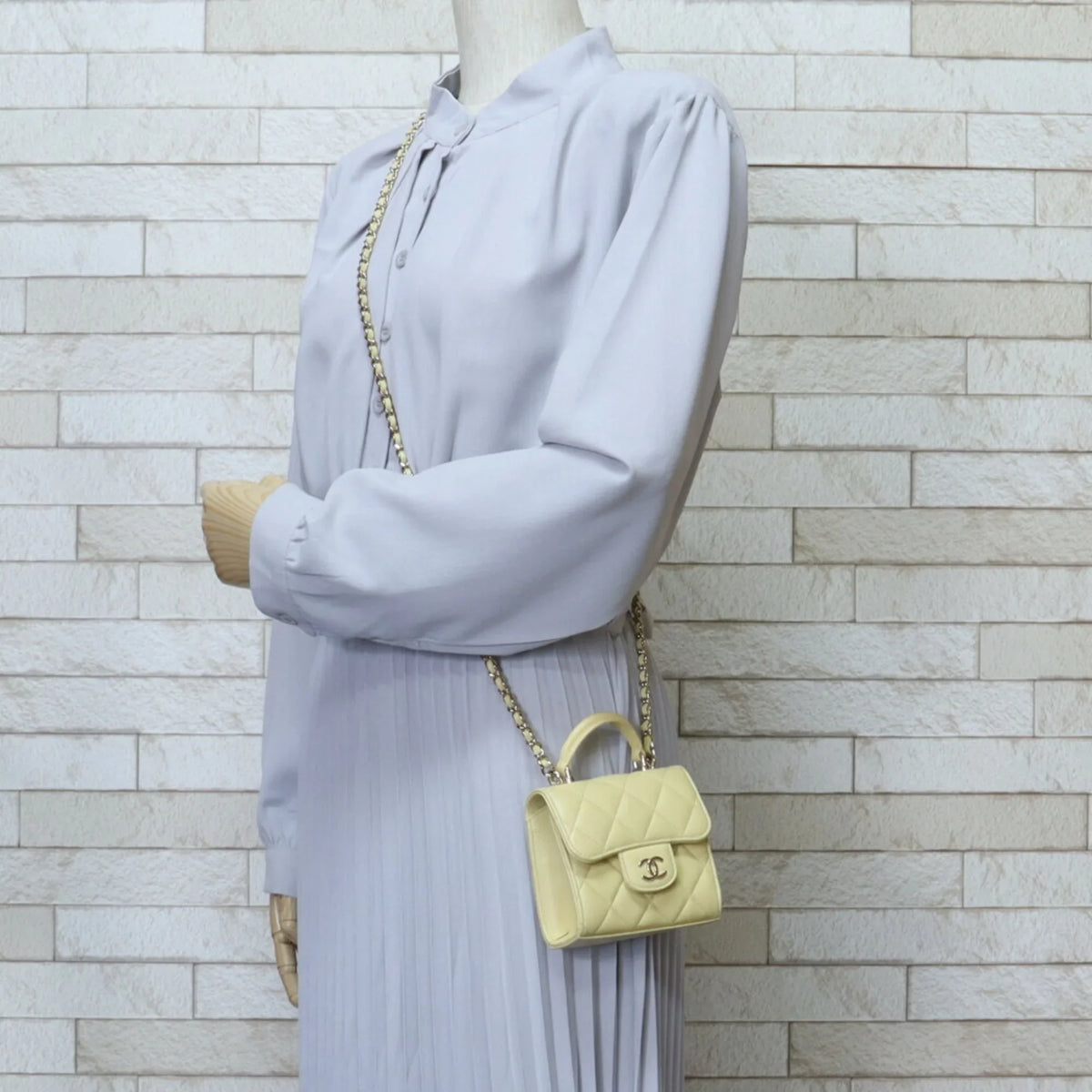Pre-Owned  Matelasse Shoulder Bag Lambskin  Yellow Women's (Good)